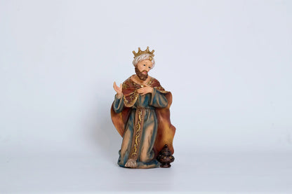 King Caspar Statue – Kneeling Wise Man figurine with crown and gift, hand raised in blessing, traditional Three Kings religious statue