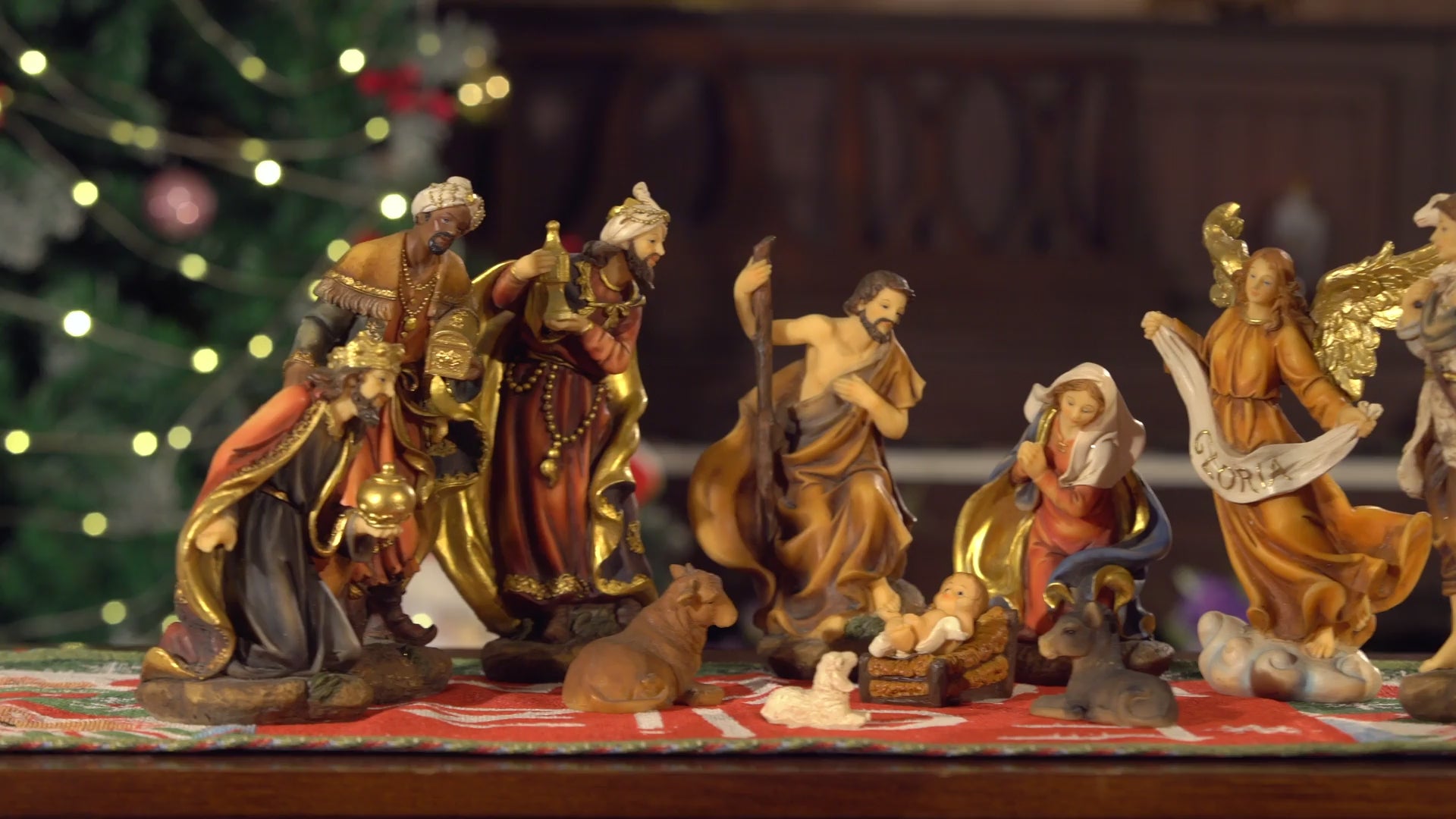 Video of Zayton nativity set 0042