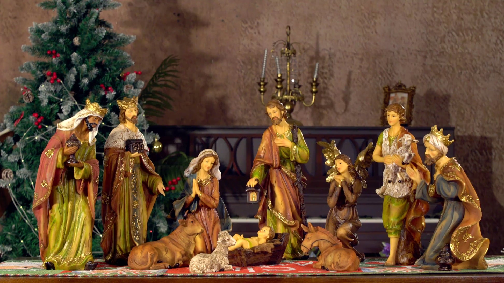 Video of Zayton nativity set 0800